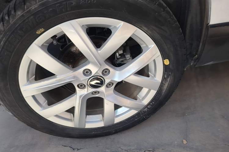 Used Jetta VS7 2023 280TSI Automatic Trend Edition Right Rear Wheel Hub