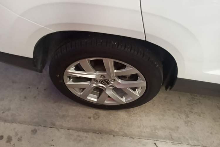 Used Jetta VS7 2023 280TSI Automatic Trend Edition Right Rear Wheel Hub