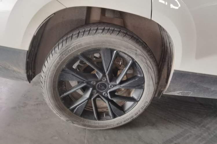 Used Jetta VS7 2023 280TSI Automatic High-Gloss Enjoyment Edition Right Rear Wheel Hub