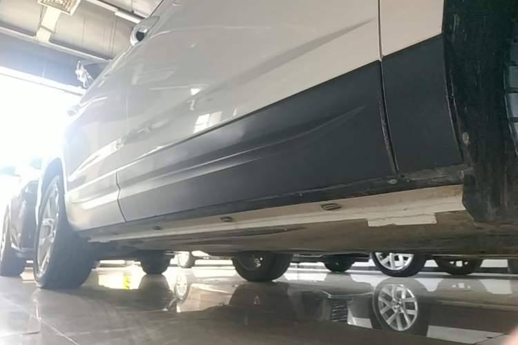 Used Jetta VS7 2023 280TSI Automatic Trend Edition Right Side Sill