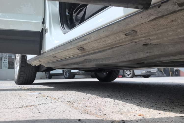 Used Jetta VS7 2023 280TSI Automatic Trend Edition Right Side Sill