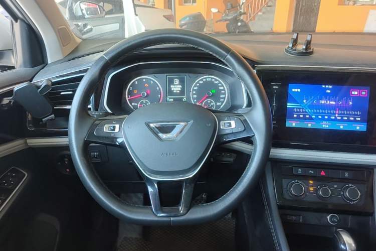 Used Jetta VS7 2023 280TSI Automatic Trend Edition Steering Wheel