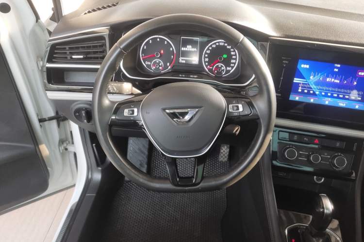 Used Jetta VS7 2023 280TSI Automatic Trend Edition Steering Wheel