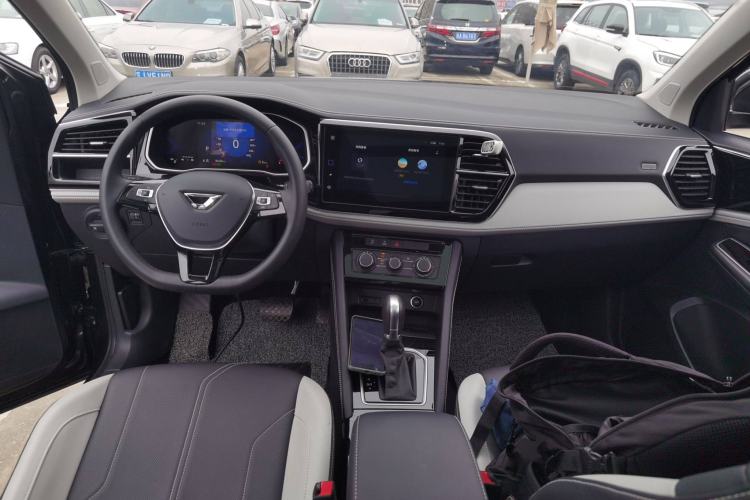 Used Jetta VS7 2024 280TSI Automatic Glory Edition Center Console
