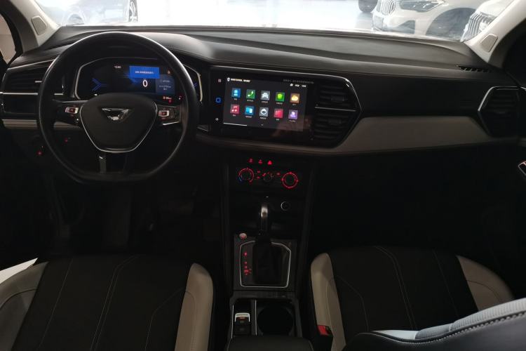 Used Jetta VS7 2024 280TSI Automatic Glory Edition Center Console