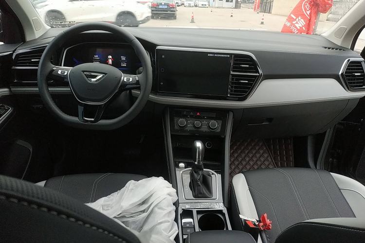 Used Jetta VS7 2024 280TSI Automatic Glory Edition Center Console