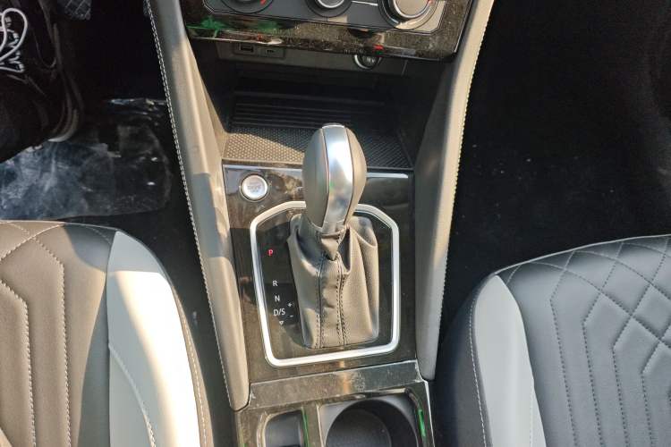 Used Jetta VS7 2024 Kaili Jiangshan 280TSI Automatic Glory Edition Gear Lever