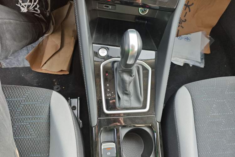 Used Jetta VS7 2024 280TSI Automatic Enjoyment Edition Gear Lever