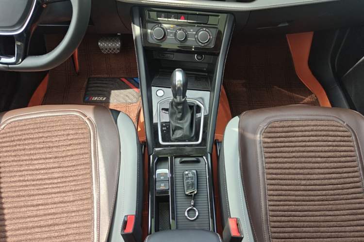 Used Jetta VS7 2024 280TSI Automatic Glory Edition Gear Lever