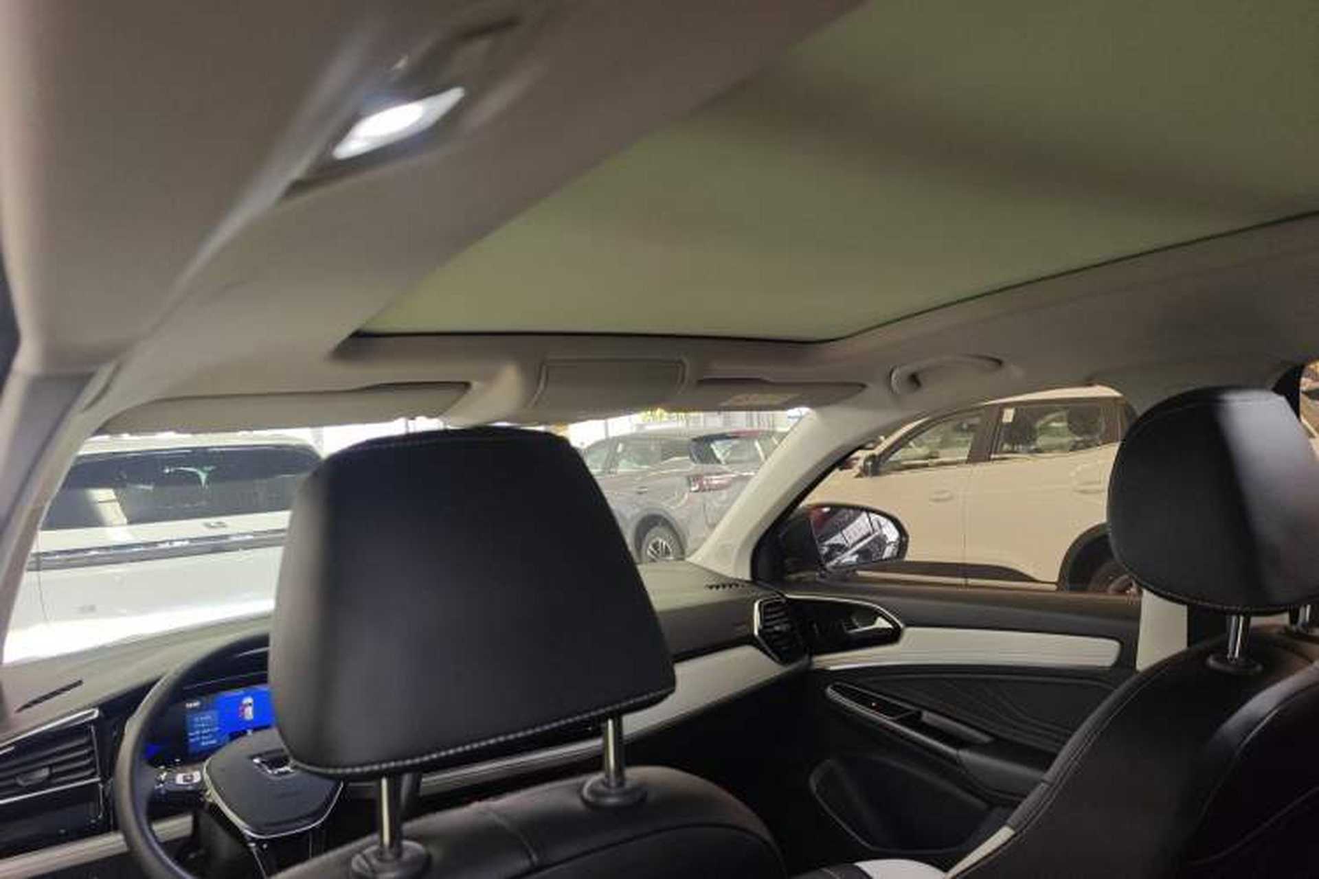 Used Jetta VS7 2024 280TSI Automatic Glory Edition Headliner
