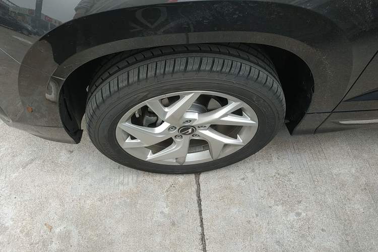 Used Jetta VS7 2024 280TSI Automatic Glory Edition Left Front Wheel Hub