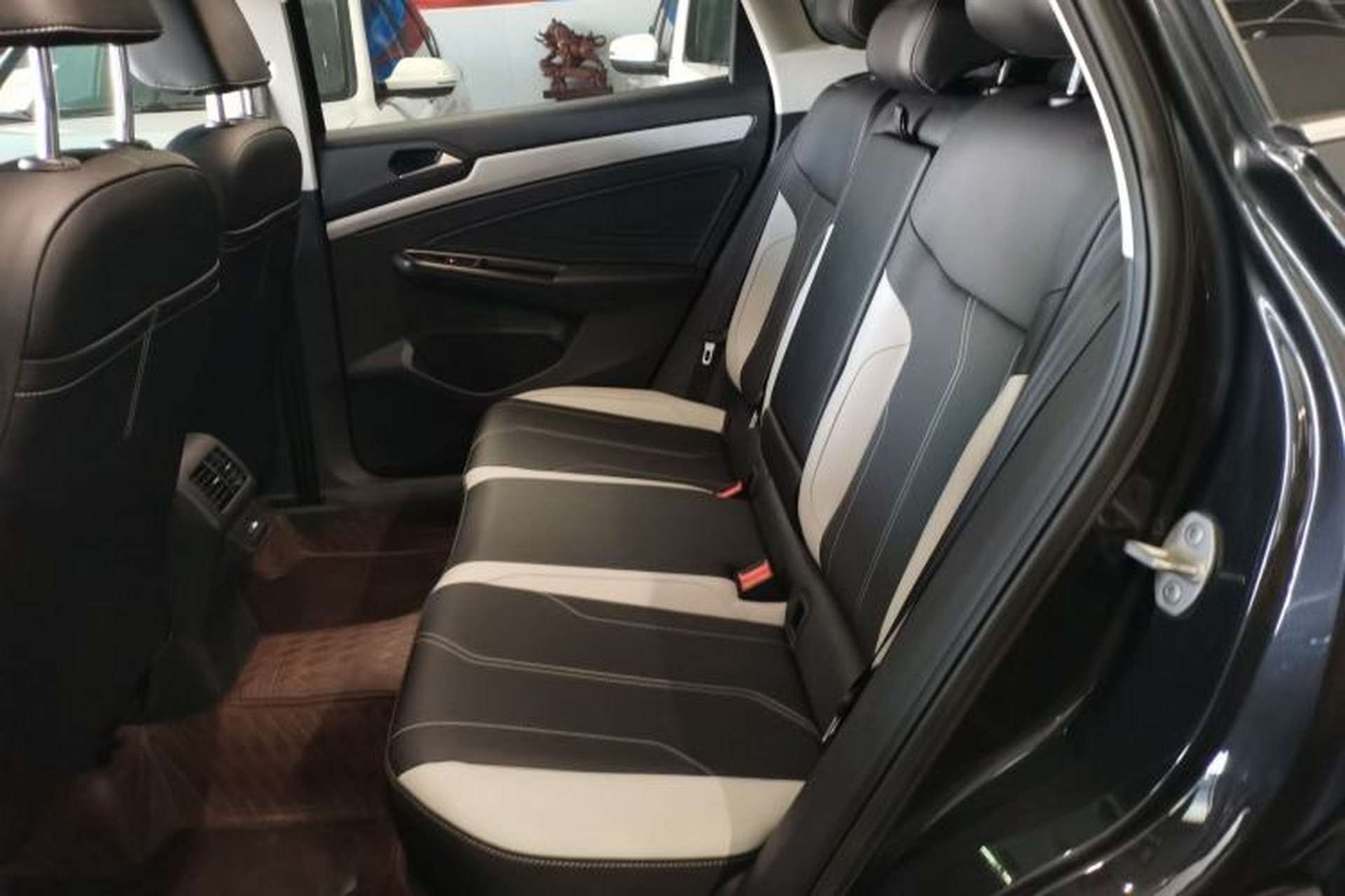 Used Jetta VS7 2024 280TSI Automatic Glory Edition Left Rear Seat