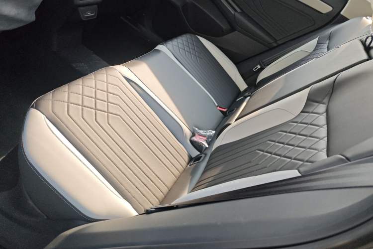 Used Jetta VS7 2024 Kaili Jiangshan 280TSI Automatic Glory Edition Left Rear Seat
