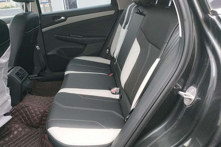 Used Jetta VS7 2024 280TSI Automatic Glory Edition Left Rear Seat
