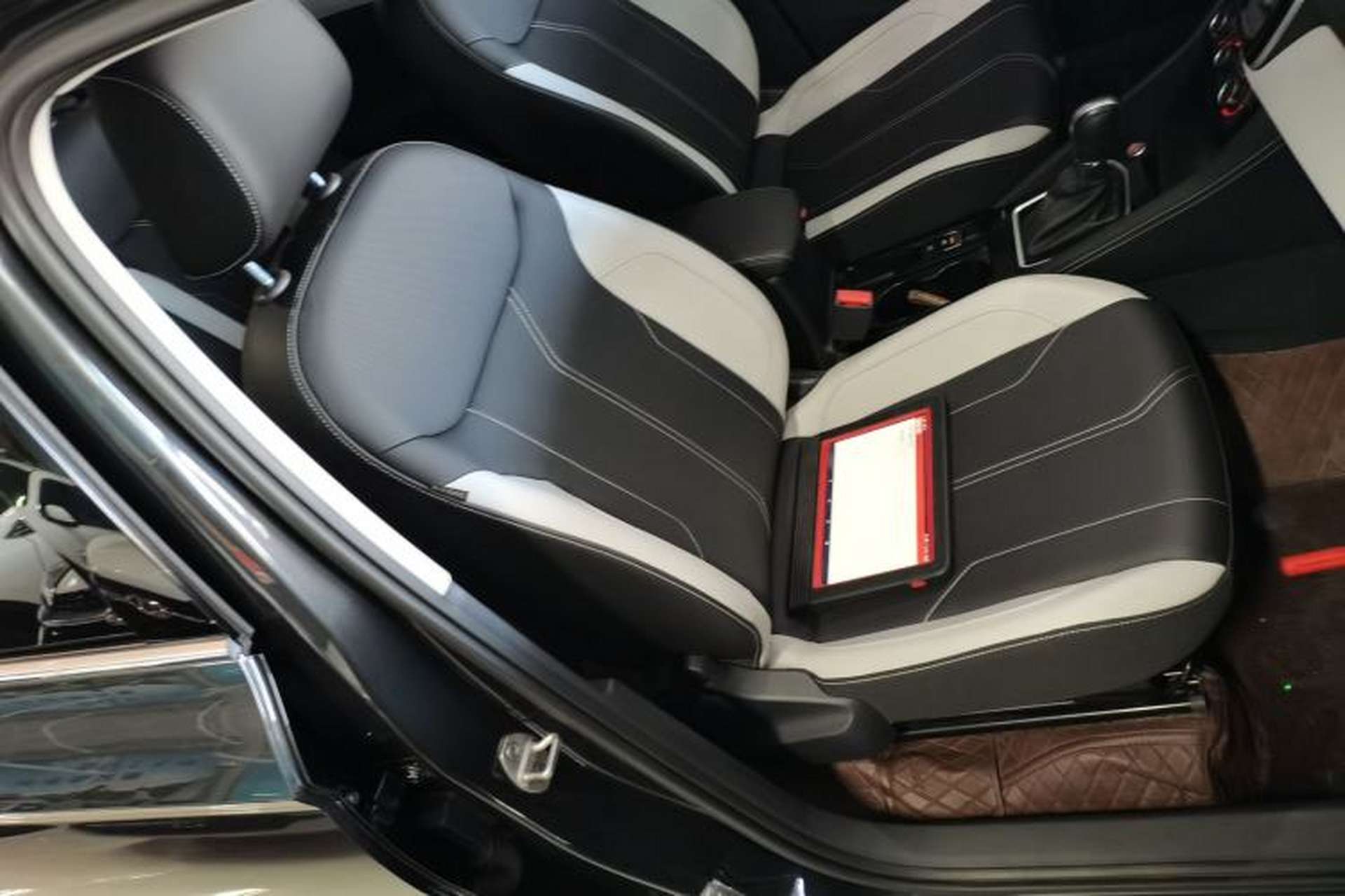 Used Jetta VS7 2024 280TSI Automatic Glory Edition Right Front Seat