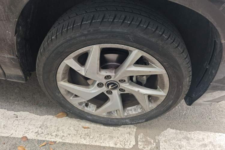 Used Jetta VS7 2024 Kaili Jiangshan 280TSI Automatic Glory Edition Right Front Wheel Hub