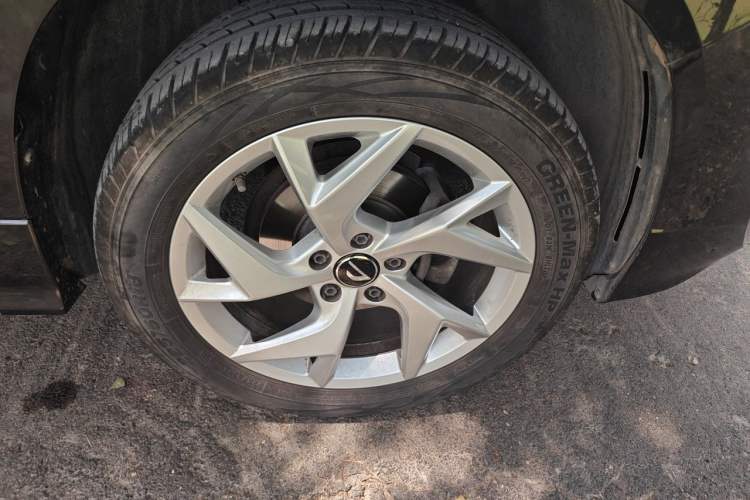 Used Jetta VS7 2024 280TSI Automatic Glory Edition Right Front Wheel Hub