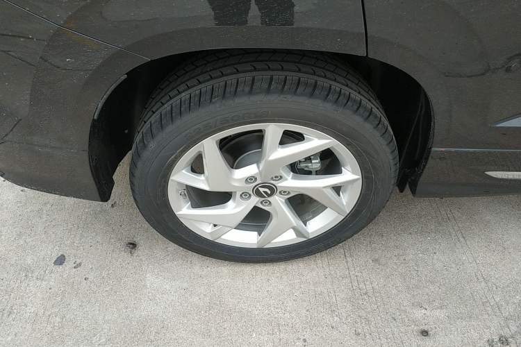 Used Jetta VS7 2024 280TSI Automatic Glory Edition Right Rear Wheel Hub