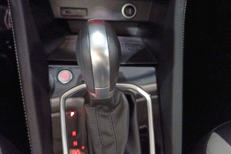 Used Jetta VS7 2024 280TSI Automatic Glory Edition Gear Lever