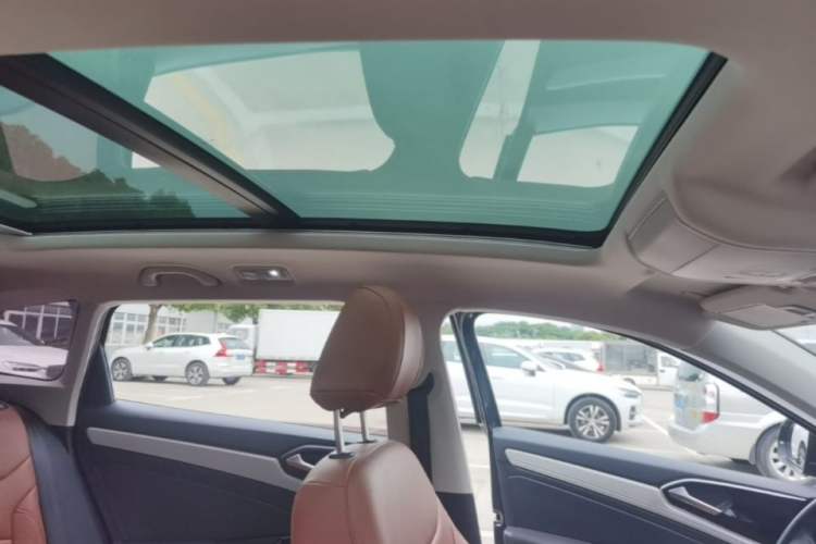 Used Jetta VS7 2024 280TSI Automatic Pioneer Edition Headliner