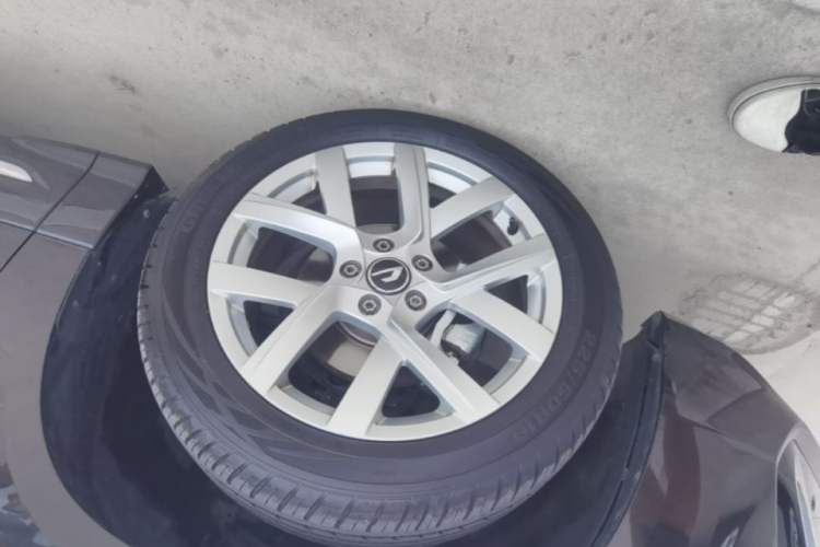 Used Jetta VS7 2024 280TSI Automatic Pioneer Edition Left Front Wheel Hub