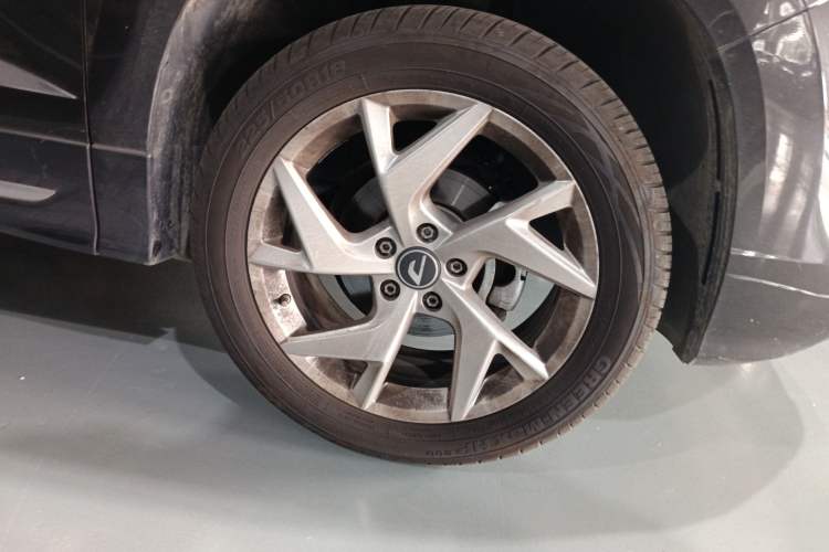 Used Jetta VS7 2024 280TSI Automatic Glory Edition Right Front Wheel Hub