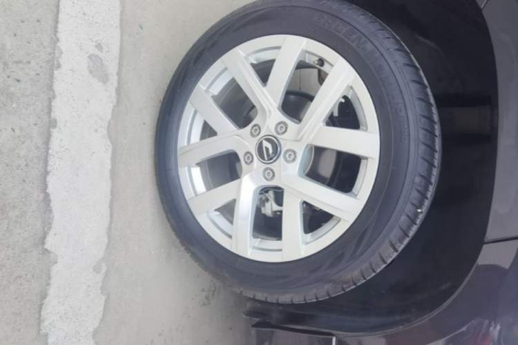 Used Jetta VS7 2024 280TSI Automatic Pioneer Edition Right Rear Wheel Hub
