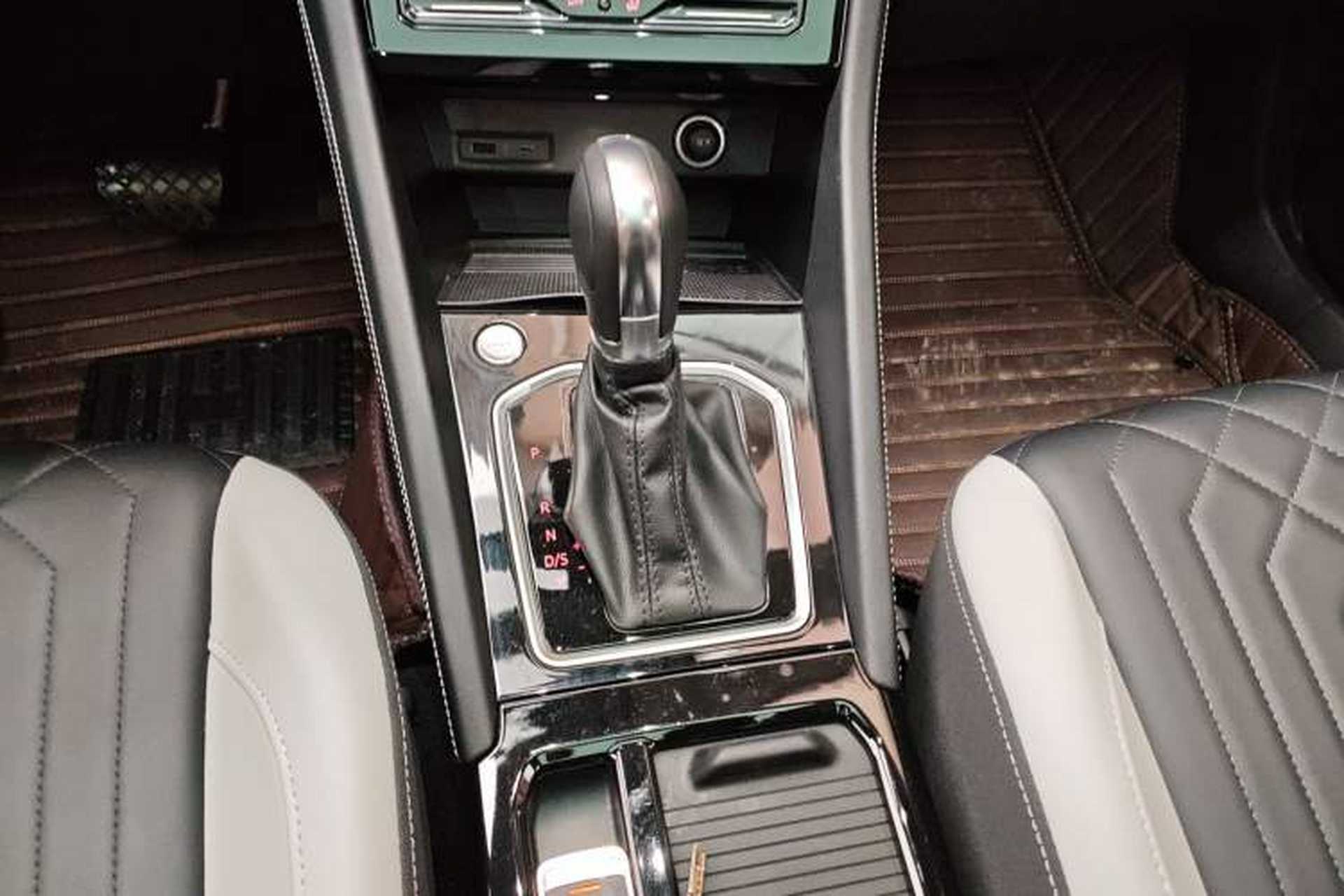 Used Jetta VS7 2024 Qianli Jiangshan 280TSI Automatic Flagship Edition Gear Lever