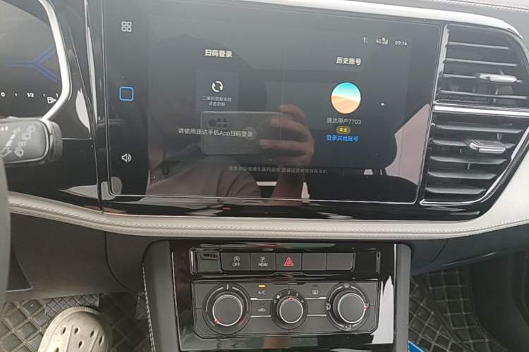 Used Jetta VS7 2024 280TSI Automatic Glory Edition Audio And AC Panel