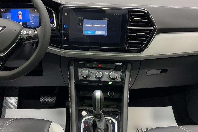 Used Jetta VS7 2024 280TSI Automatic Glory Edition Audio And AC Panel