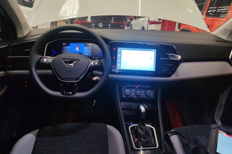 Used Jetta VS7 2024 280TSI Automatic Pioneer Edition Center Console