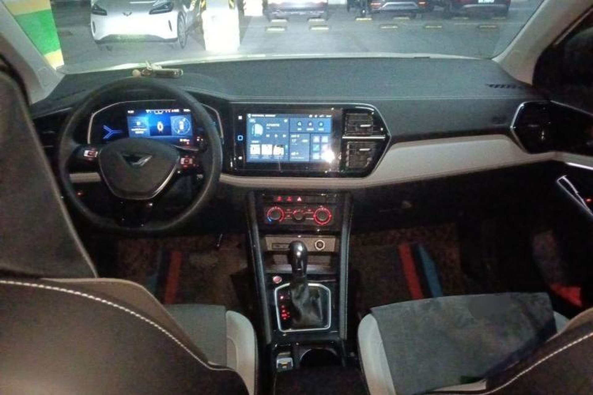 Used Jetta VS7 2024 280TSI Automatic Glory Edition Center Console