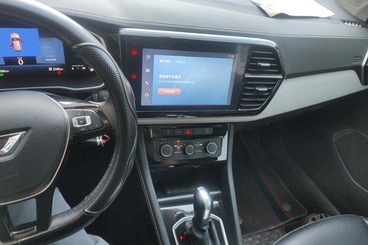 Used Jetta VS7 2024 280TSI Automatic Pioneer Edition Center Console