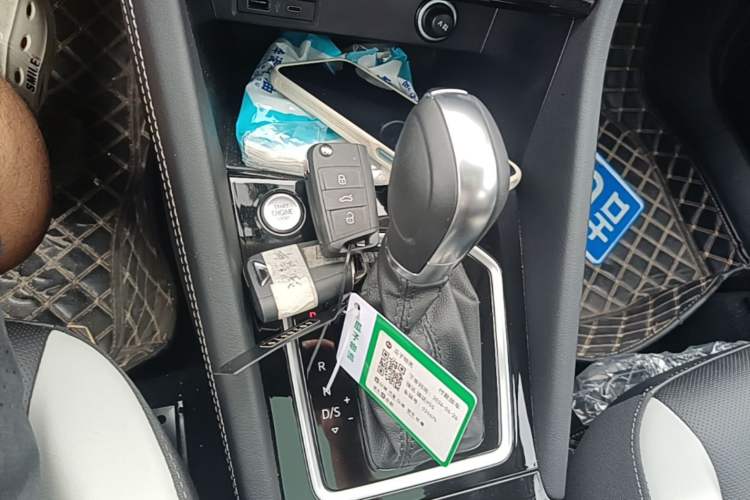 Used Jetta VS7 2024 280TSI Automatic Glory Edition Gear Lever