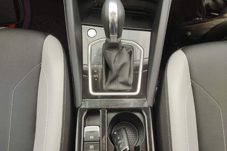 Used Jetta VS7 2024 280TSI Automatic Glory Edition Gear Lever