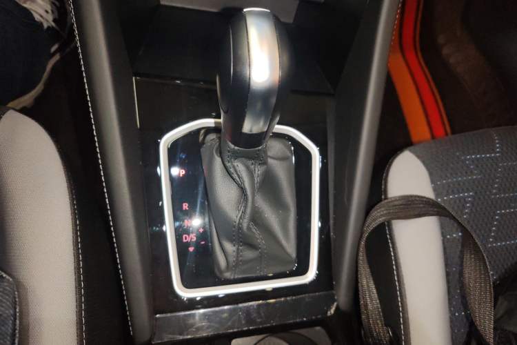 Used Jetta VS7 2024 280TSI Automatic Pioneer Edition Gear Lever