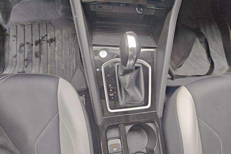 Used Jetta VS7 2024 280TSI Automatic Glory Edition Gear Lever