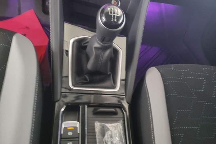 Used Jetta VS7 2024 280TSI Manual Pioneer Edition Gear Lever