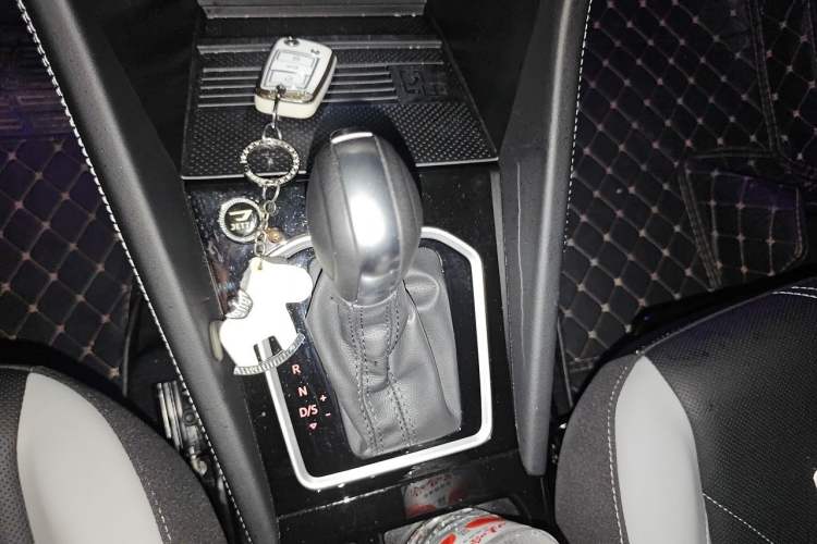 Used Jetta VS7 2024 280TSI Automatic Glory Edition Gear Lever