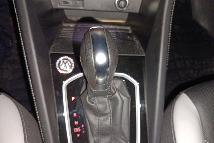 Used Jetta VS7 2024 280TSI Automatic Glory Edition Gear Lever