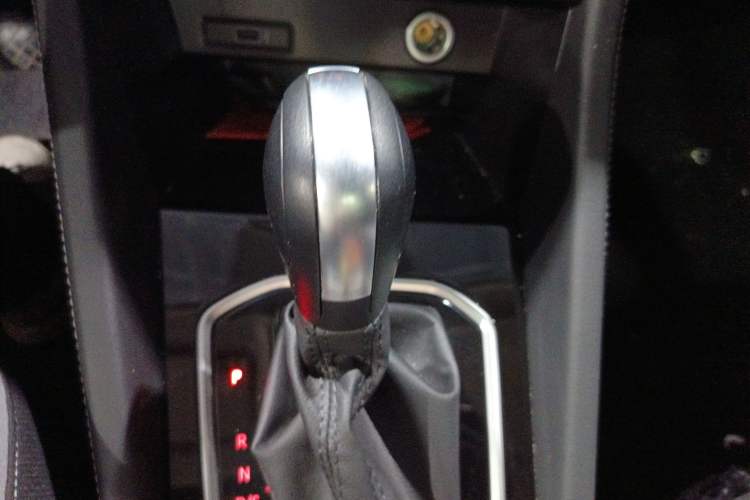 Used Jetta VS7 2024 280TSI Automatic Glory Edition Gear Lever