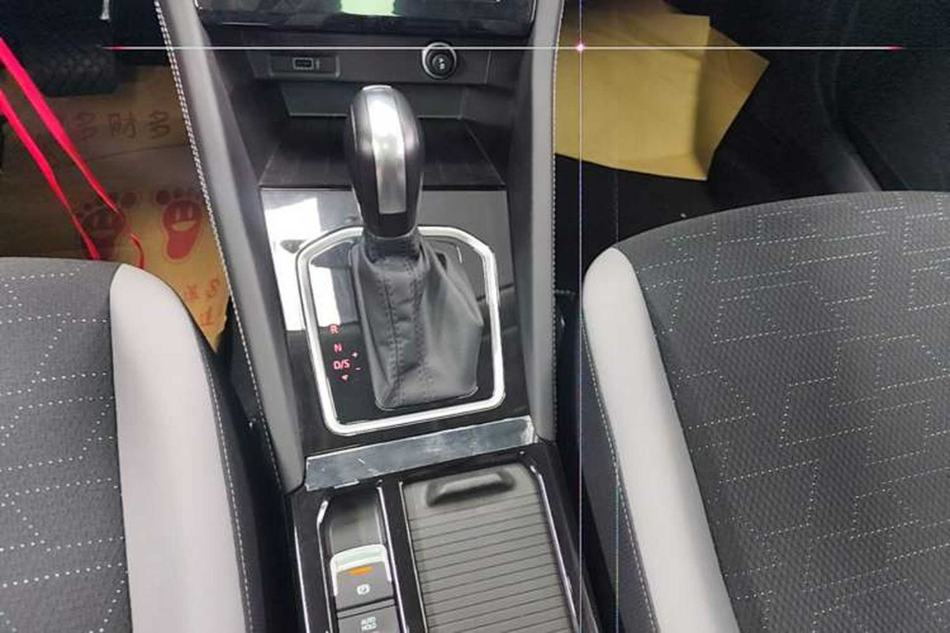 Used Jetta VS7 2024 280TSI Automatic Pioneer Edition Gear Lever