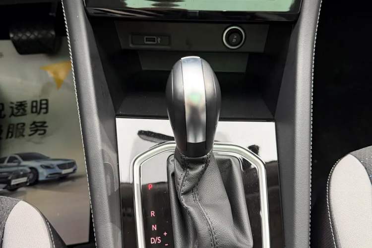 Used Jetta VS7 2024 280TSI Automatic Pioneer Edition Gear Lever