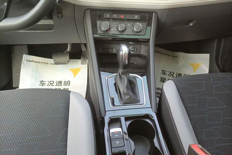 Used Jetta VS7 2024 280TSI Automatic Pioneer Edition Gear Lever