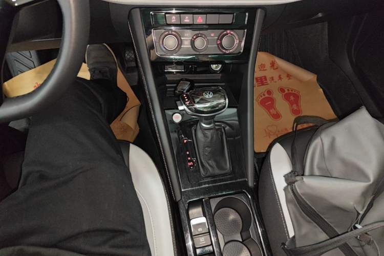 Used Jetta VS7 2024 280TSI Automatic Glory Edition Gear Lever