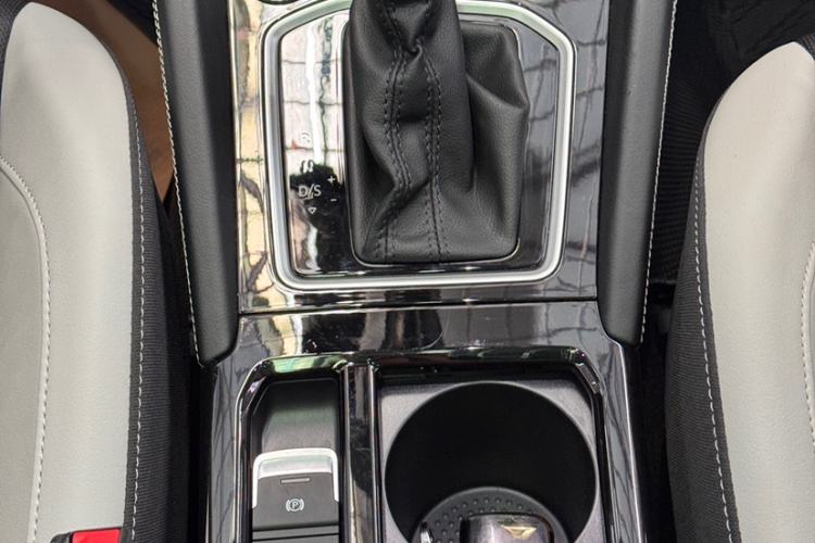Used Jetta VS7 2024 280TSI Automatic Glory Edition Interior 4