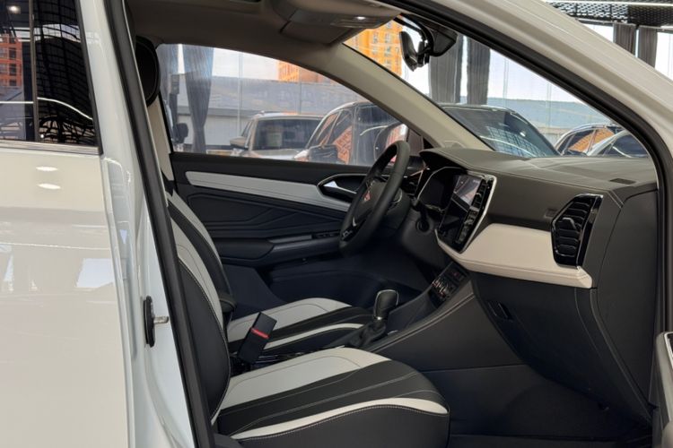 Used Jetta VS7 2024 280TSI Automatic Glory Edition Interior 8