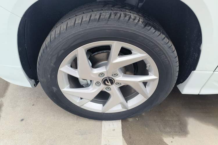 Used Jetta VS7 2024 280TSI Automatic Glory Edition Left Front Wheel Hub