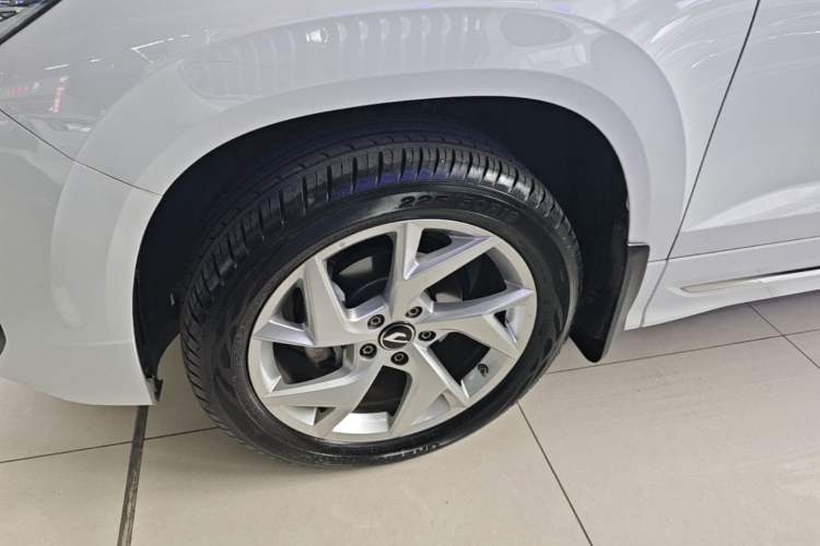 Used Jetta VS7 2024 280TSI Automatic Glory Edition Left Front Wheel Hub