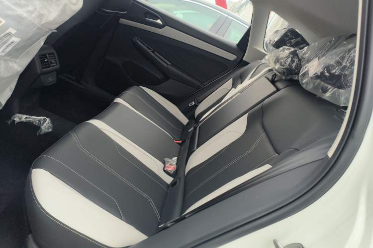 Used Jetta VS7 2024 280TSI Automatic Glory Edition Left Rear Seat